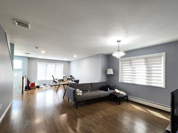 233 Warren Avenue image 7 of 10