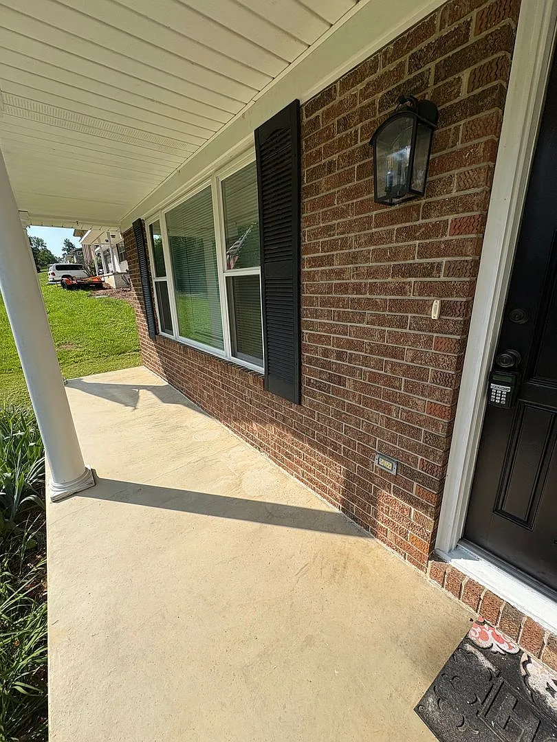 Building Photo - 1600 Lisa Lynn Dr