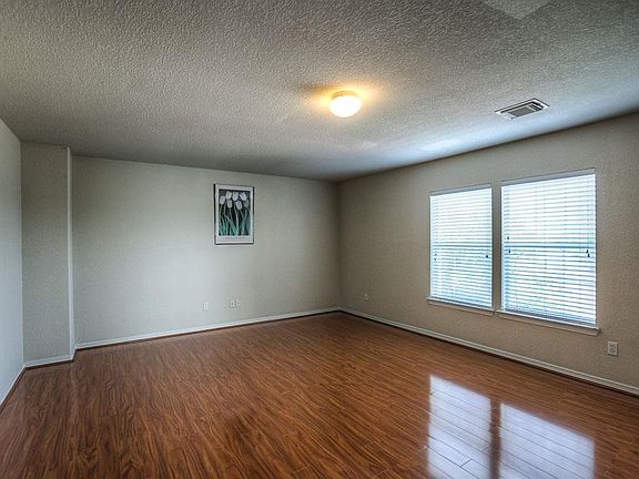 4th image of 12418 Shady Brook Dr