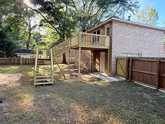 5th image of 137 Randall Cir