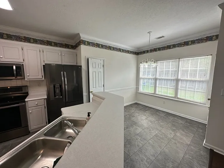 701 Spalding Ct — Photo 8