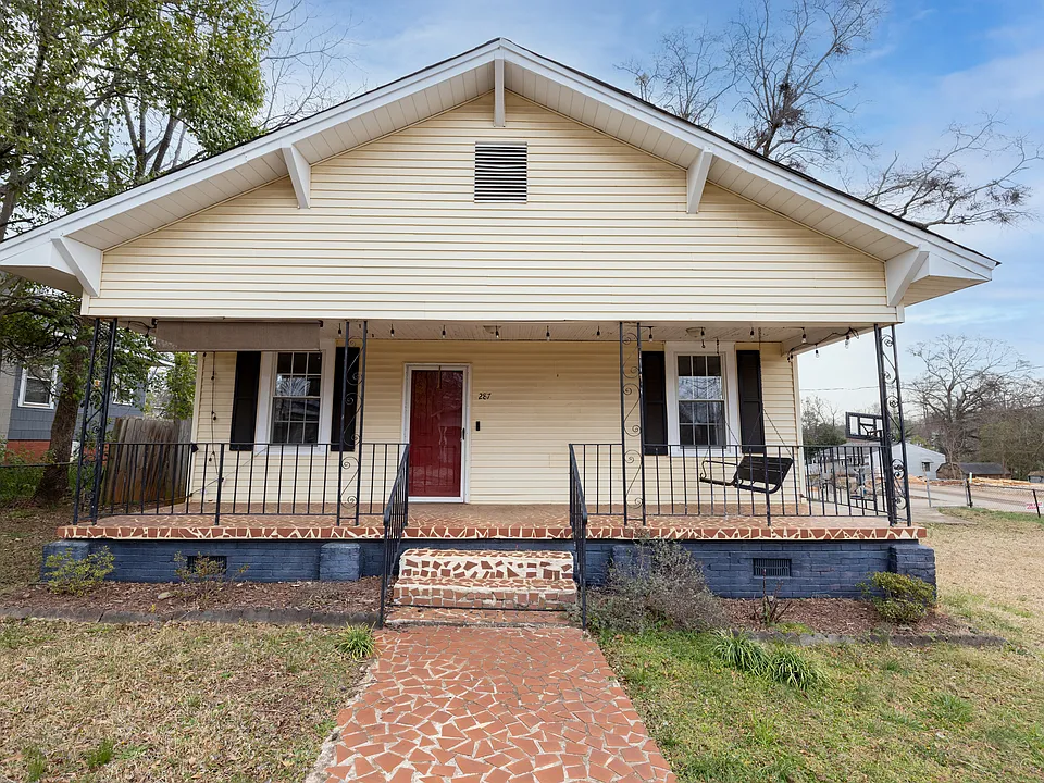 287 Moore St