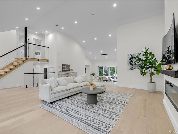 3rd image of 28 Red Brook Road