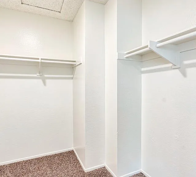 La Sierra Apartments — Photo 20