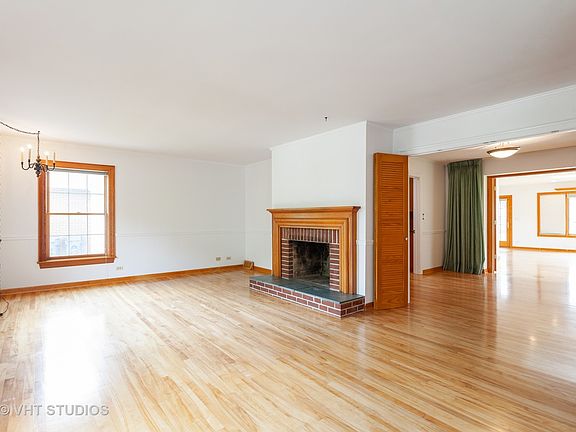 2nd image of 410 N Quincy St