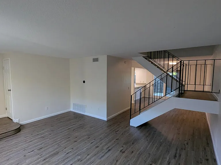 2260 N Indian Canyon Dr #B — Photo 3