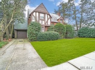 345 Garfield Ave, Mineola, NY 11501