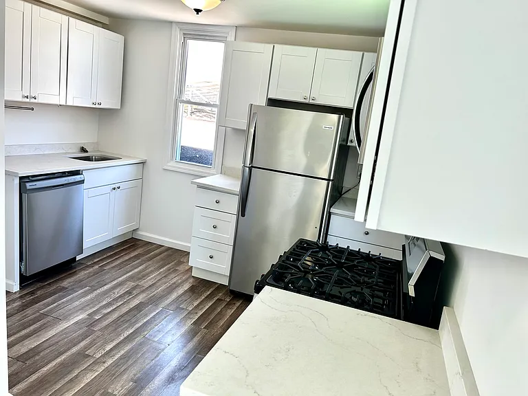 949 W Beech St — Photo 23