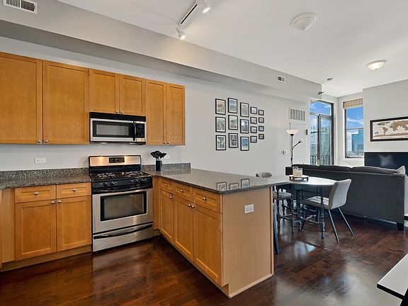 2nd image of 1464 S Michigan Ave #1311