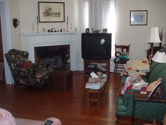 3rd image of 202 S Elliott St