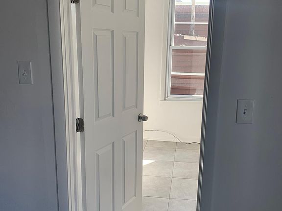 3rd image of 41 Wayne Ave APT 2