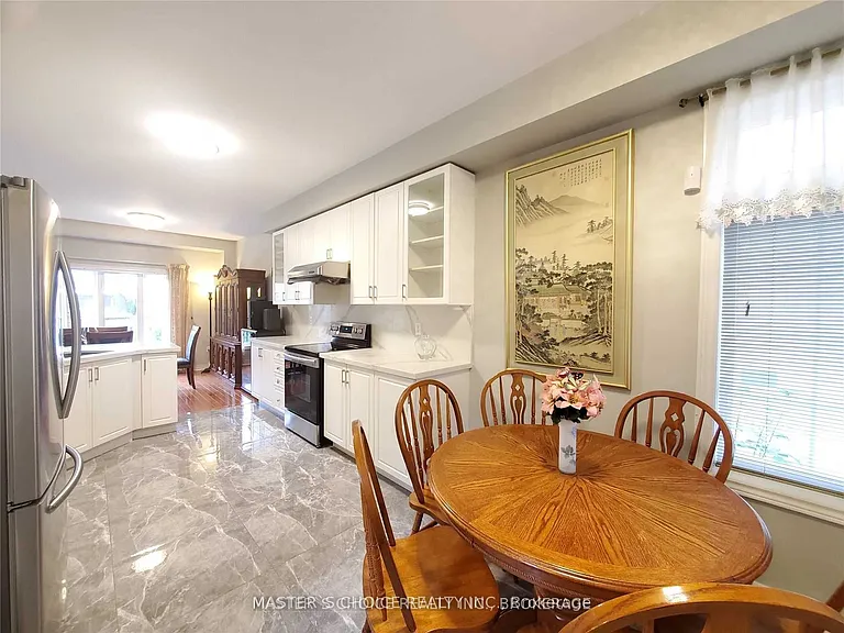 24 Golden Oak Ave — Photo 4