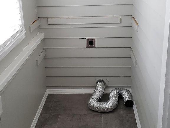 4th image of 169 W Main St