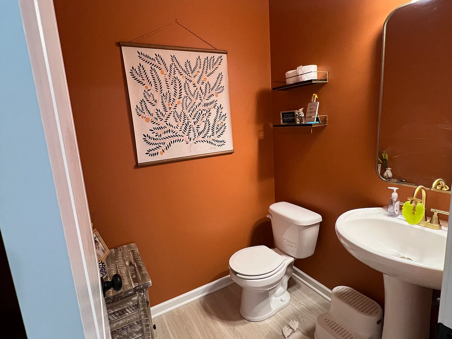 5 bed, 2400 sqft, $3,200 — Photo 4