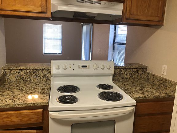 4th image of 1600 W Oak St APT 5
