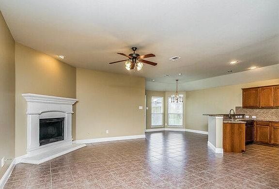 5th image of 729 Acacia Dr