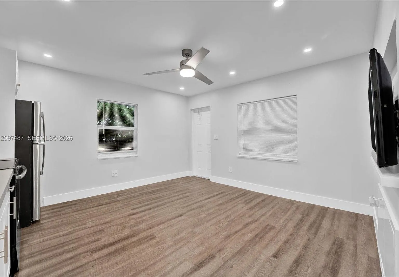 2 bed, 1.0 bath, $2,300 — Photo 2