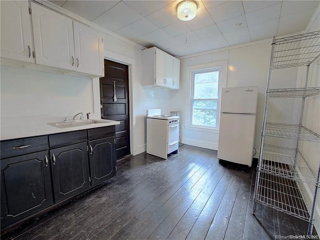 1 bed, 700 sqft, $1,400 — Photo 2