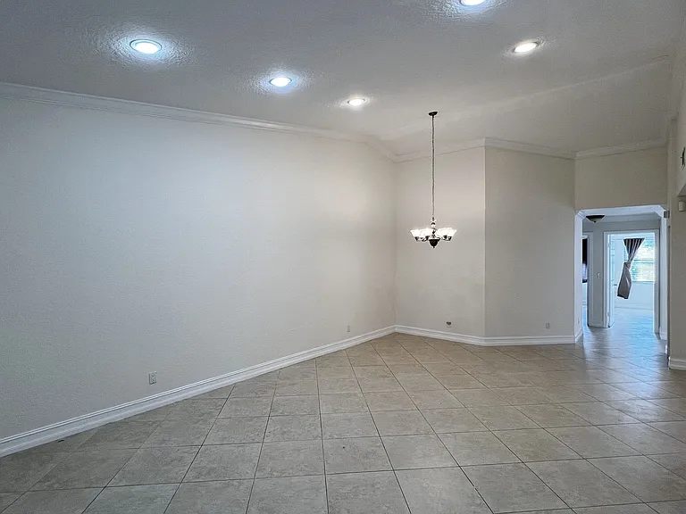 9617 Riverside Dr #6 — Photo 25