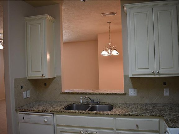 3rd image of 1702 Deacon Dr APT 302