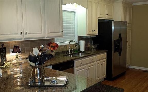 4th image of 643 Lilycrest Dr
