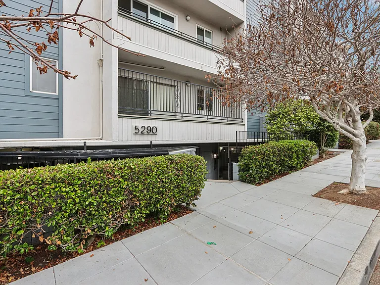 5290 Broadway Ter #102 — Photo 17