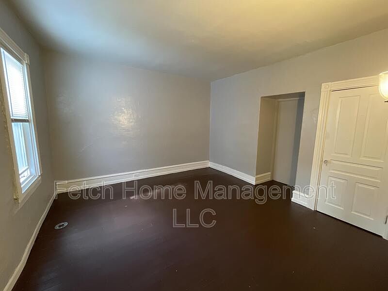 2nd image of 722 E King St #4