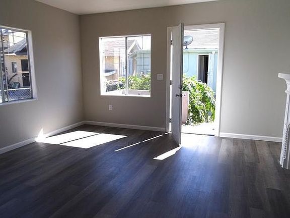 2nd image of 845 W 53rd St