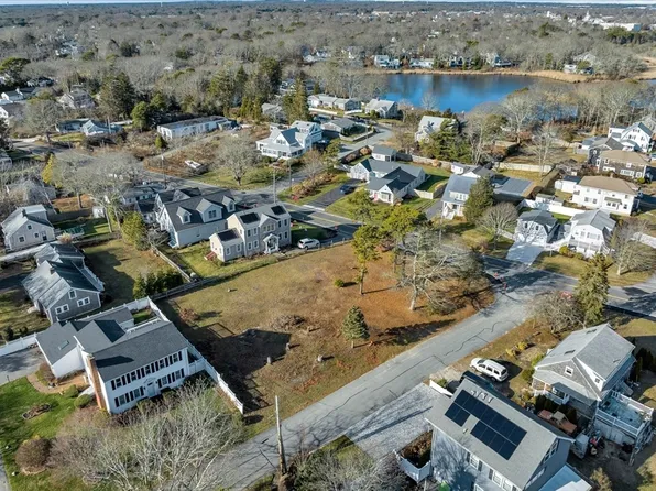 49 Gosnold St, Barnstable, MA 02630