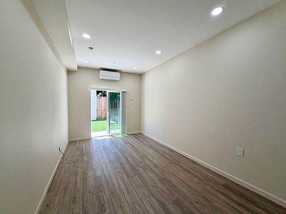 3rd image of 1929 Laguna St #7