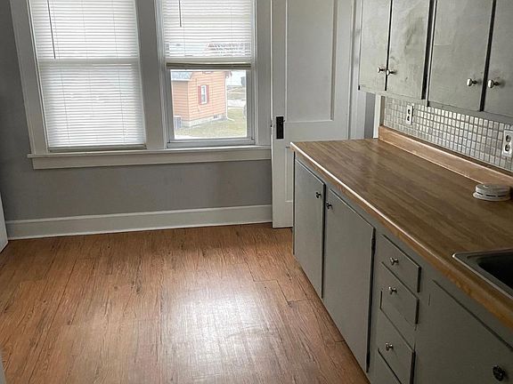 3rd image of 720 W Lincoln Ave #4
