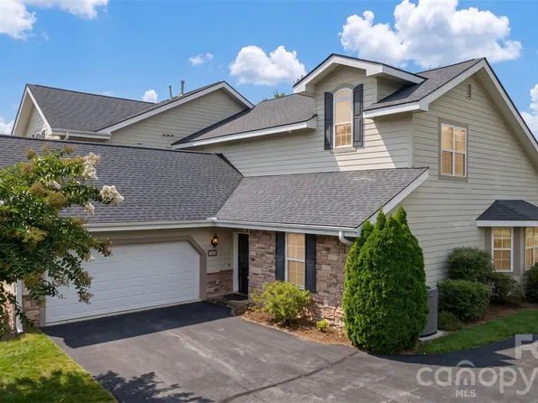 124 Towne Place Dr, Hendersonville, NC 28792