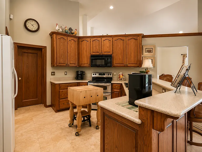 13600 Lake Shore Dr — Photo 6