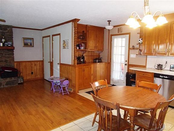 3rd image of 414 Tanglewood Dr