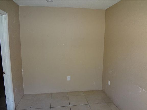 5th image of 2005 NE 137th St