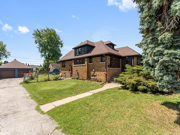 3rd image of 2719 E Holmes AVENUE