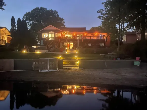 3233 Shawnee Ln, Waterford, MI 48329