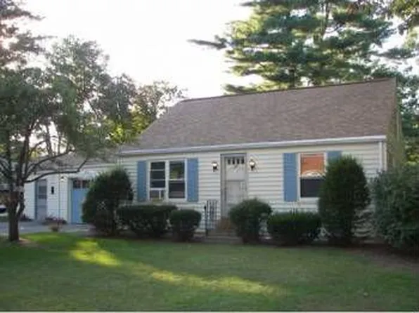27 Harding St, Rochester, NH 03867