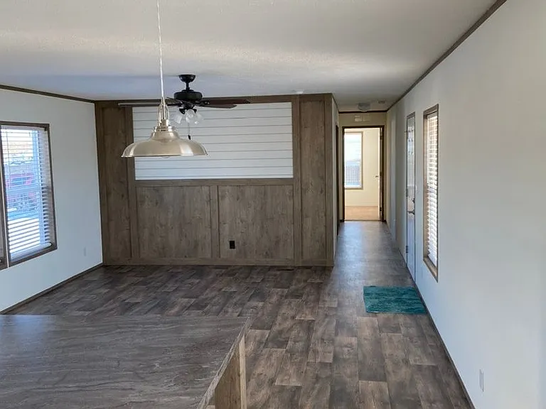 900 Southview Ave — Photo 2
