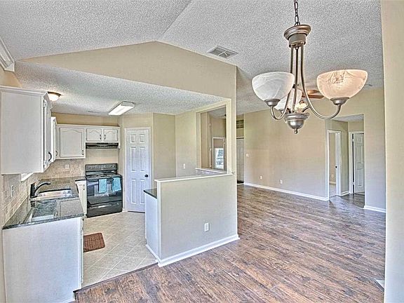 4th image of 213 Mountain Creek Dr