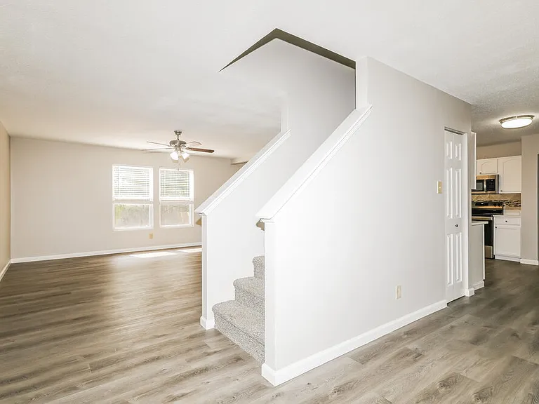 6336 Alonzo Dr — Photo 4