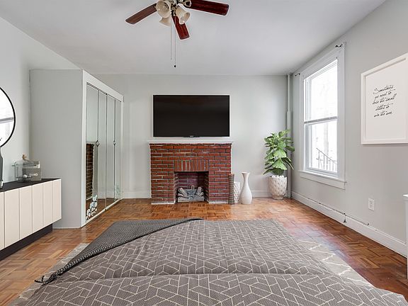 4th image of 25 Laidlaw Ave Unit 1