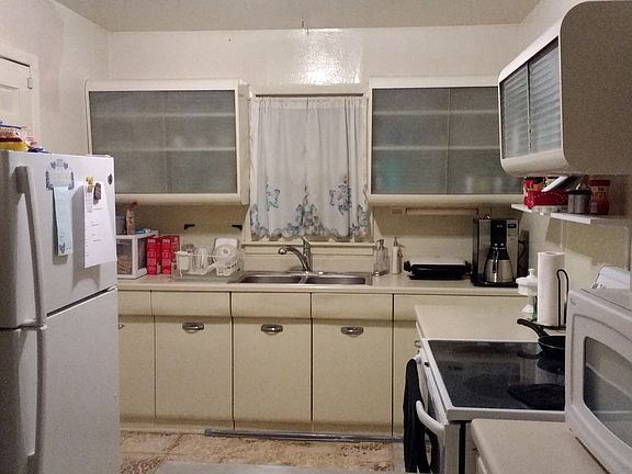 5th image of 32 Cedar Dr
