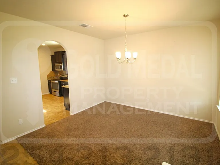 604 Cody James Dr — Photo 4