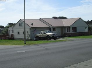 815 11th St SW, Bandon, OR 97411