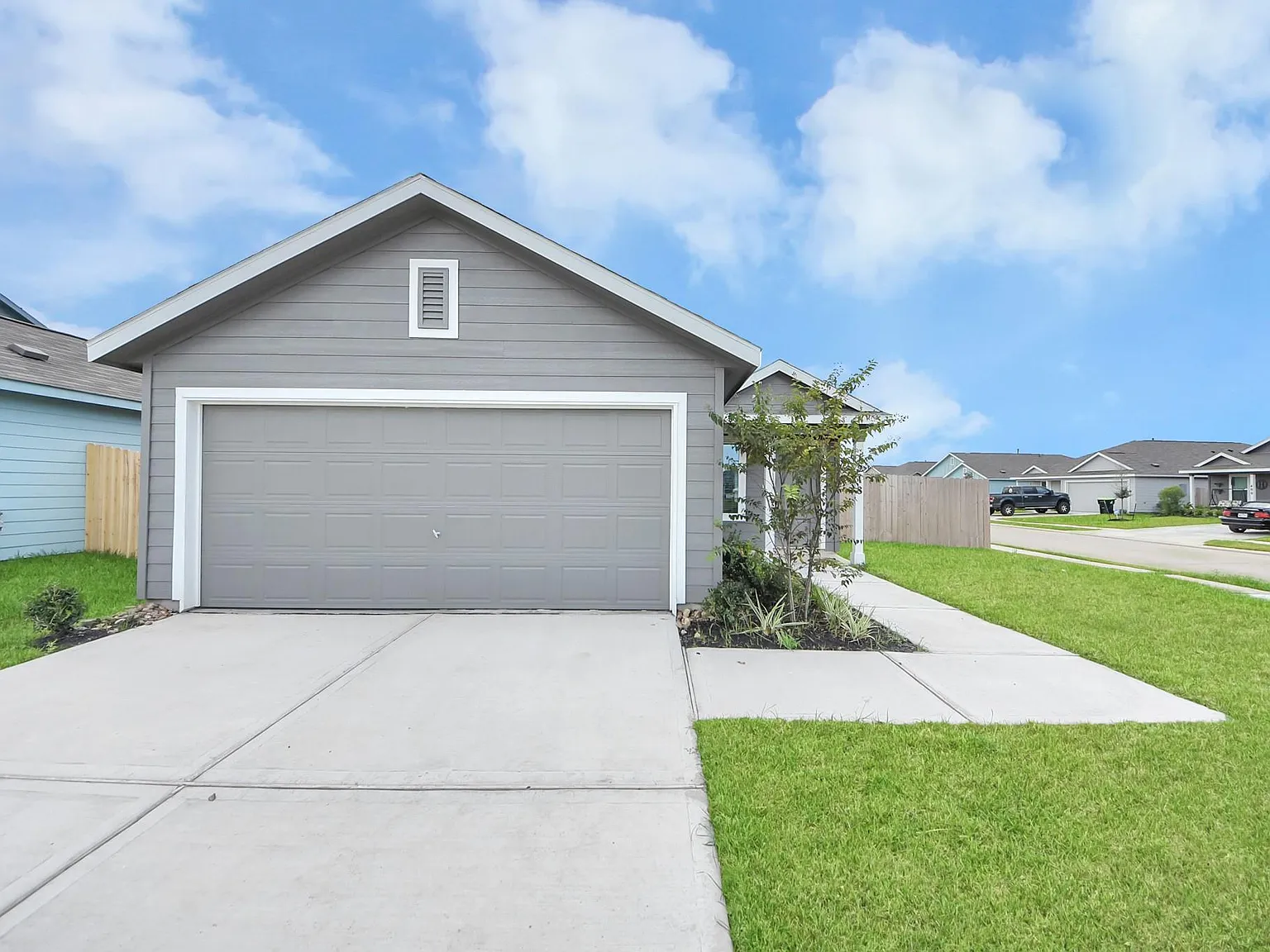 4 bed, 2.0 bath, 1600 sqft, $1,700 — Photo 2