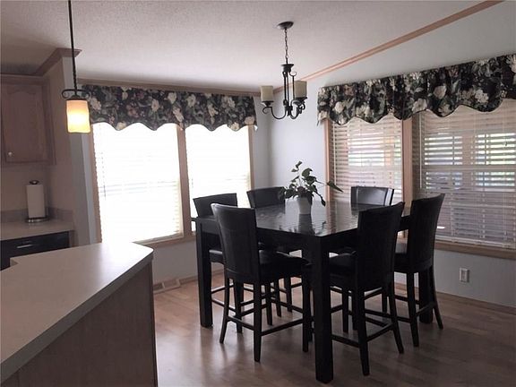 4th image of 219 Sunset Dr