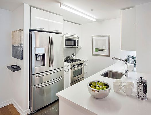 3rd image of 227 W 77th St APT 16A