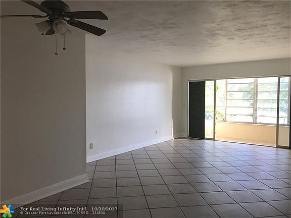 3rd image of 1530 NE 191st St APT 201