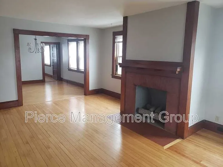 133 Brook St — Photo 2